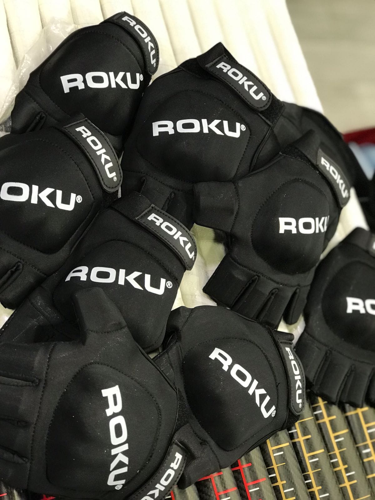 ROKU Gloves